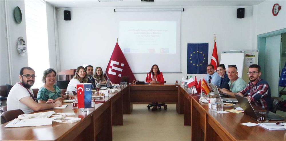 “Kırsal Turizm için Dayanıklı Genç Girişimciler” Projesi Başlangıç Toplantısı Fen Fakültesi Ev Sahipliğinde Yapıldı